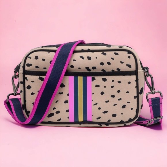 Handbags - 🆕️ Neoprene Cross Body Bag 👜